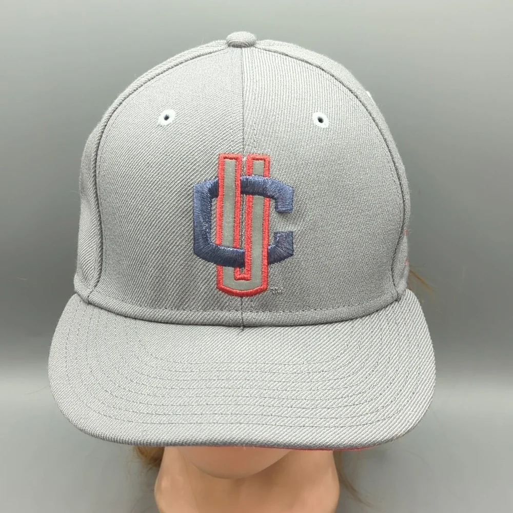 Nike True UCONN Huskies Snapback Gray Hat Cap OSFM Adjustable